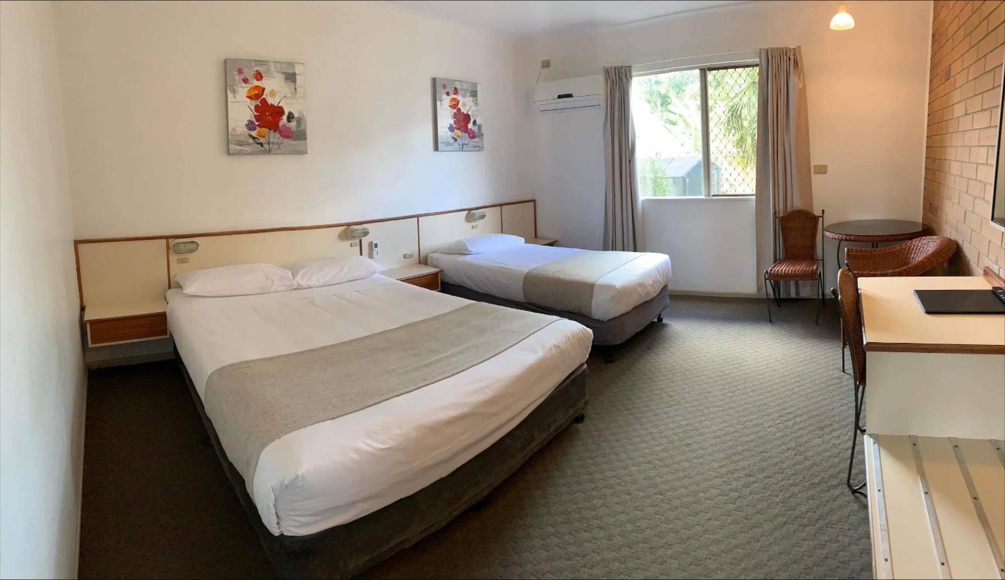 Wild Scotsman Motor Inn Gin Gin Qld Exteriör bild