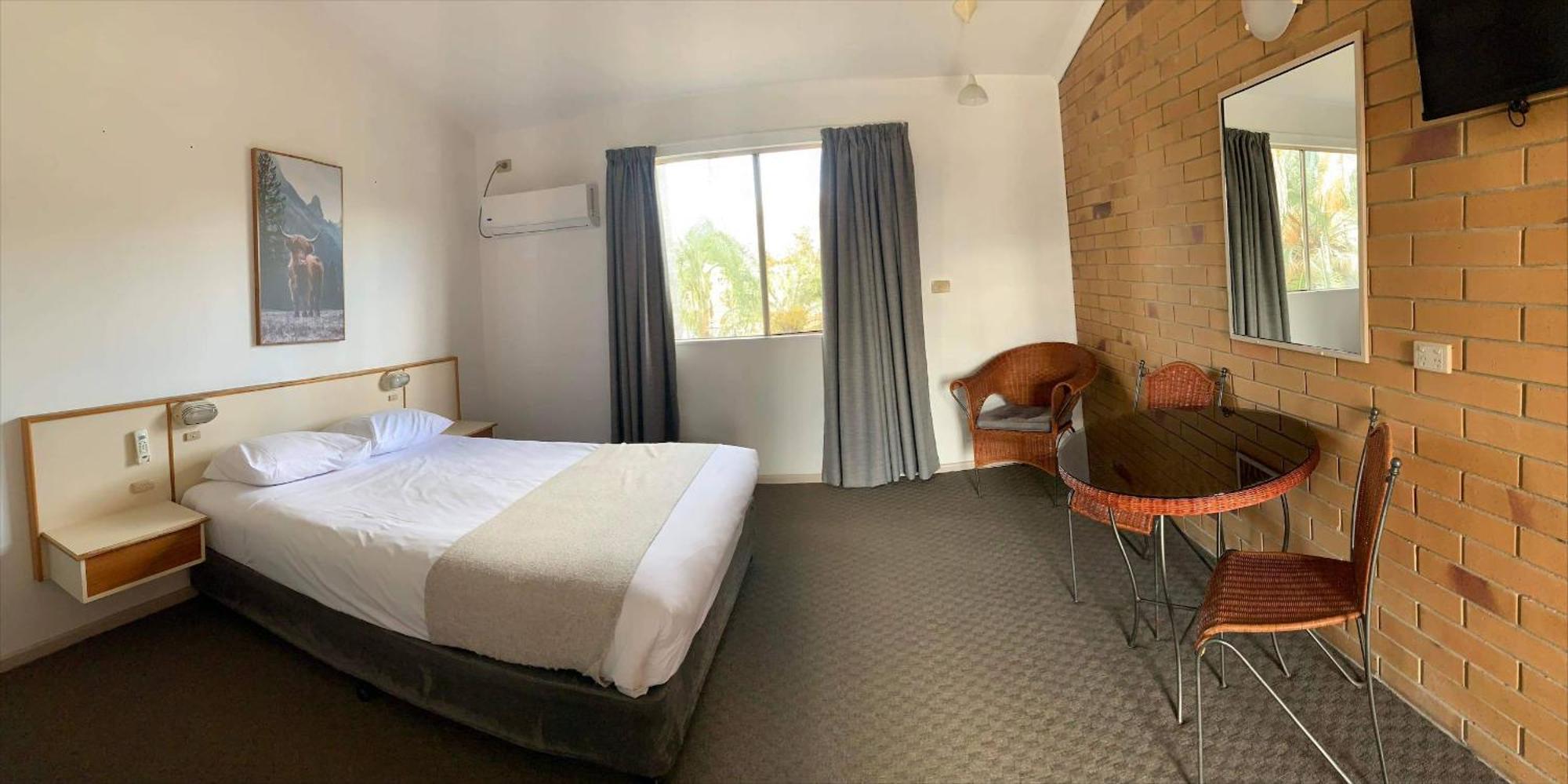 Wild Scotsman Motor Inn Gin Gin Qld Exteriör bild