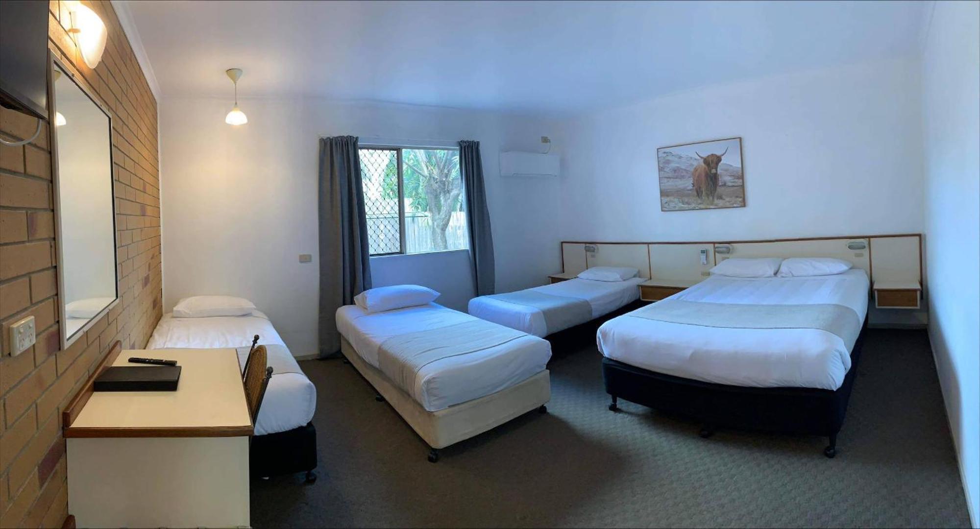 Wild Scotsman Motor Inn Gin Gin Qld Exteriör bild