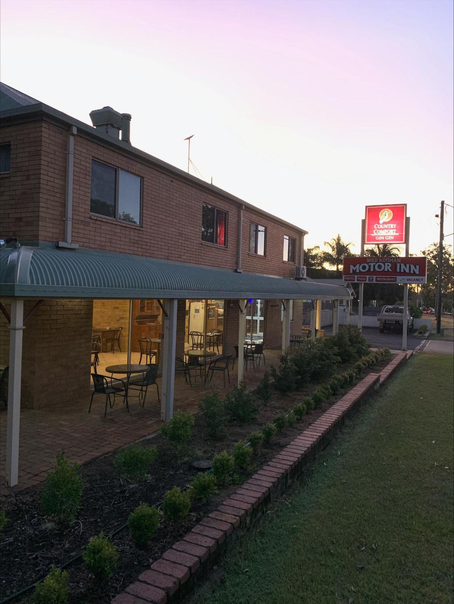Wild Scotsman Motor Inn Gin Gin Qld Exteriör bild