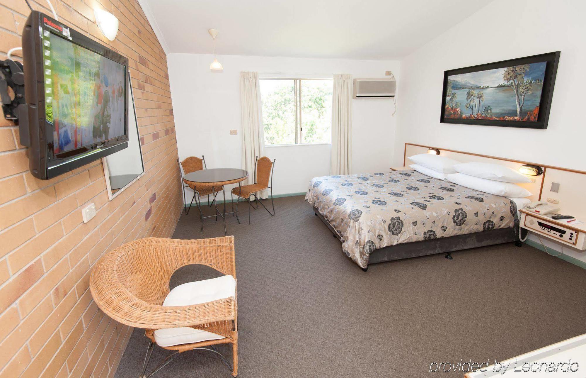 Wild Scotsman Motor Inn Gin Gin Qld Exteriör bild